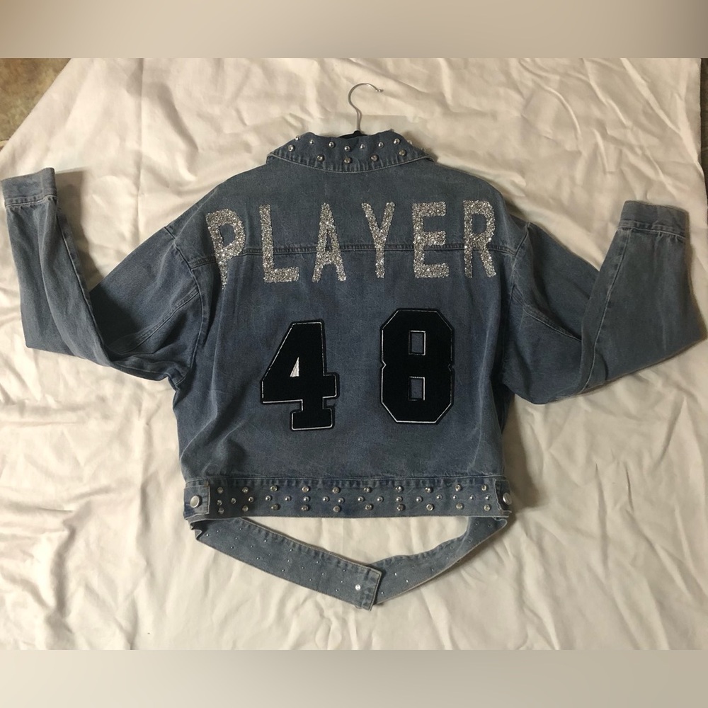 AZALEA  WANG PLAYER APPLIQUÉ RHINESTONE STUDDED DENIM JACKET SIZE  SIZE: LARGE - Picture 4 of 9